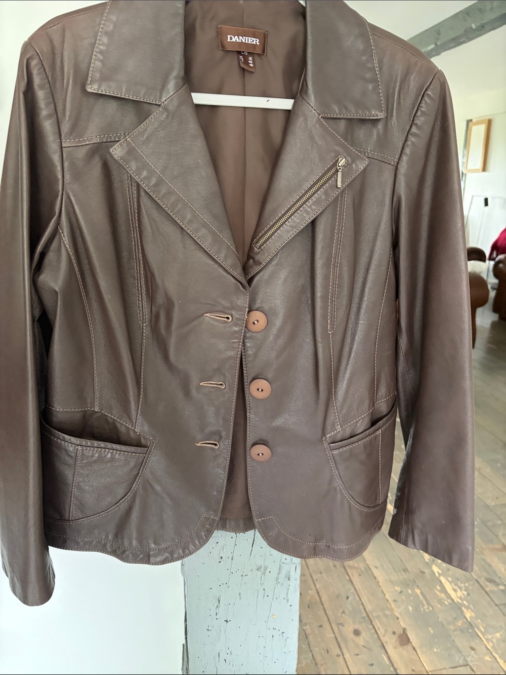 Danier Chocolate Brown Leather Button Jacket - Picture 6 of 6